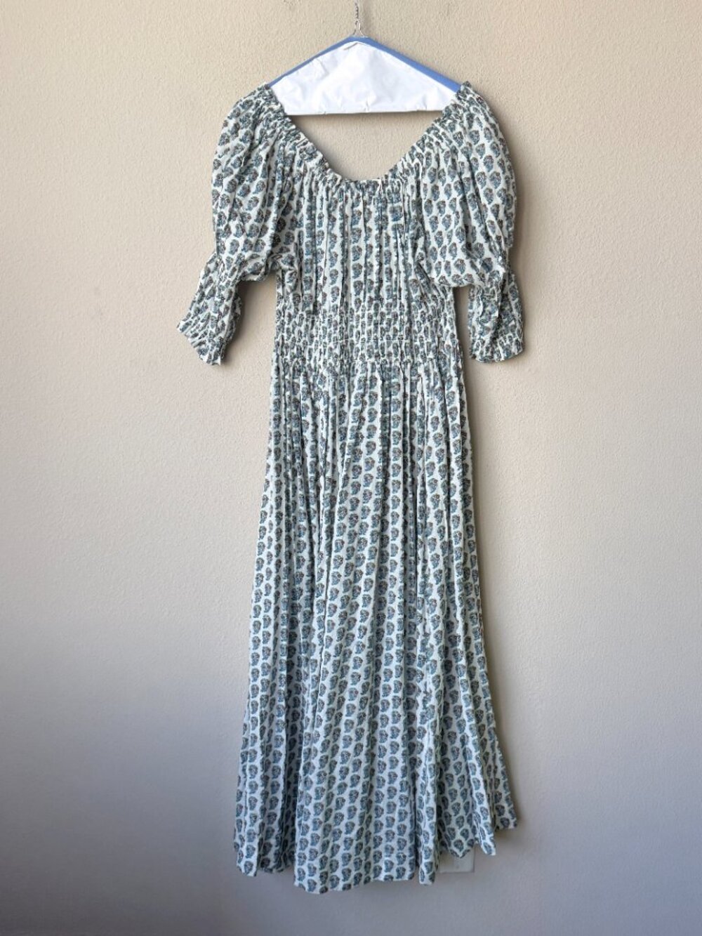 DÔEN Ischia Shirred Floral Midi Dress in Sea Salt Paisley Size L - Picture 4 of 7